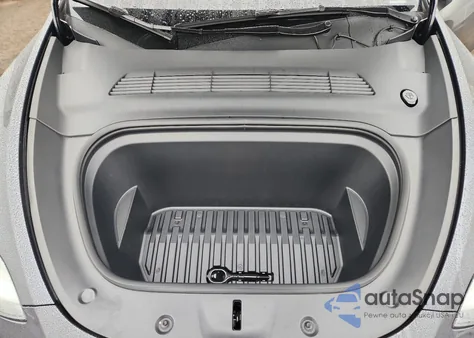 2025 Tesla Model Y z USA, uszkodzony, nr VIN 7SAYGDEE2SA348672